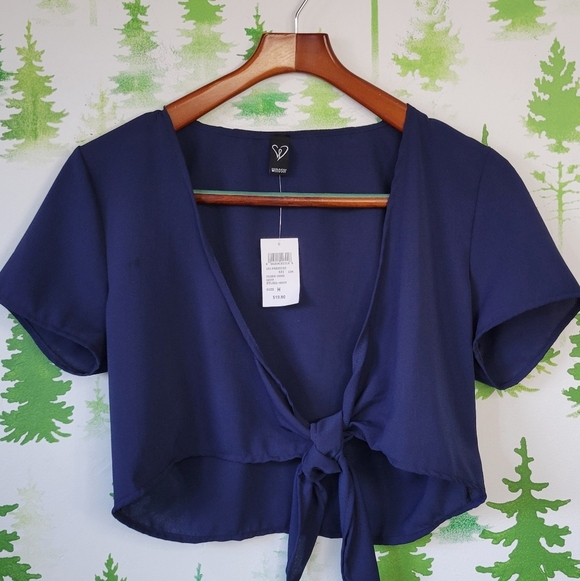 Windsor Front Tie Crop Top. - Picture 1 of 7